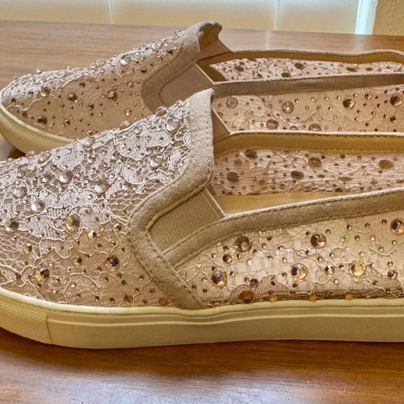 Antonio Melani Lace Rhinestone Pink Slip-On Women's Shoes. Women’s size 6 - Picture 2 of 6